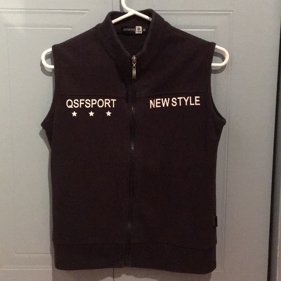 Sleeveless Jacket - Picture 2 of 2